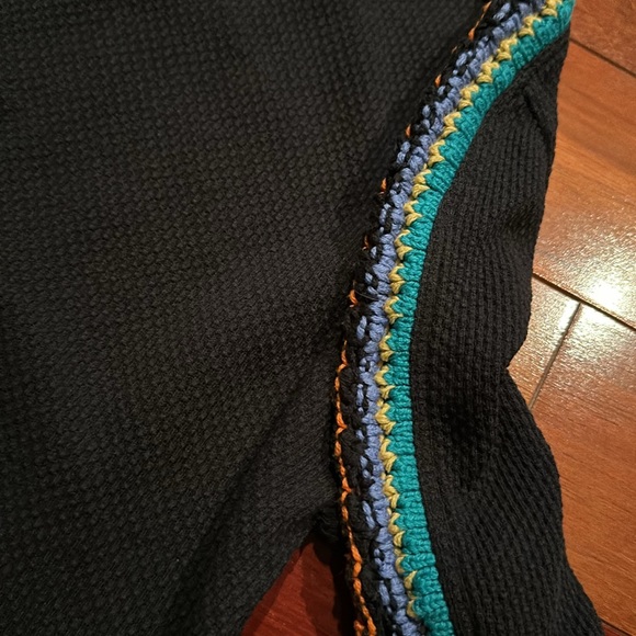 Free People sweater with crochet on sleeves. Like brand new. Size S. - Picture 7 of 8